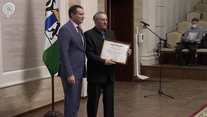 В Правительстве Новосибирской области наградили лучших сотрудников предприятий ЖКХ
