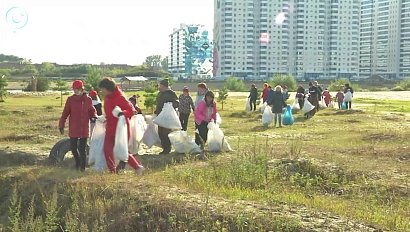 Экологический субботник провели участники акции "Вода России" в Новосибирске