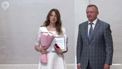 Стобалльников по ЕГЭ наградили в Новосибирске
