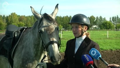 Соревнования по конному спорту стартовали в Новосибирске. Какие дисциплины ждут наездников?