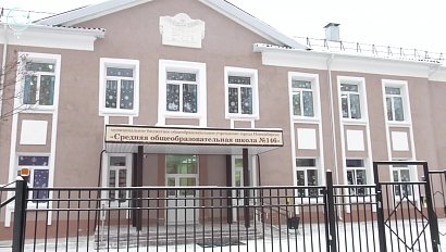 Сенатор Владимир Городецкий проконтролировал ход капремонта школы в Первомайском районе