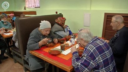 Бесплатное кафе для пенсионеров открыли в Новосибирске
