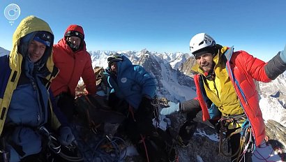 Российские альпинисты совершили самое быстрое зимнее восхождение на пик Аксу