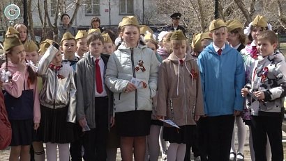 День Победы отмечают жители улицы Ипподромской в Новосибирске
