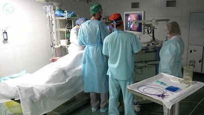 Новосибирские врачи впервые удалили огромную опухоль без хирургического вмешательства