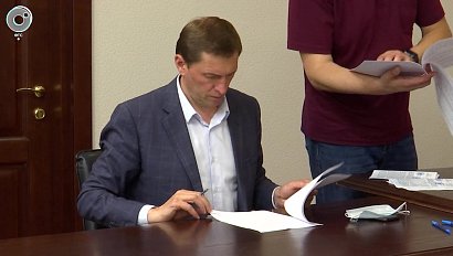 Депутат Госдумы Виктор Игнатов подал документы в избирком Новосибирской области
