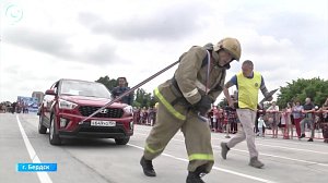 Соревнования по пожарному кроссфиту прошли в Бердске