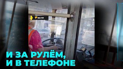 Пассажиры в шоке: водит троллейбус и постоянно смотрит в телефон
