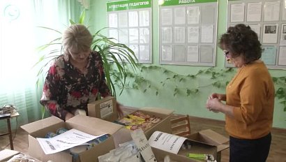 Жители Новосибирской области передали на передовую обереги, сладости и письма