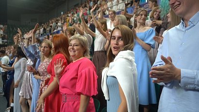 Надежда России: выпускники сияют на празднике в «Локомотив Арена»