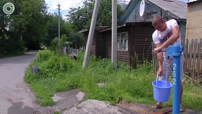 Бесхозный дом. Жители многоквартирного барака в Новосибирске брошены на произвол судьбы