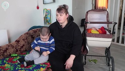 Многодетная мама из Новосибирска построила дом для себя и своих шестерых детей