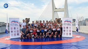 Борьба на высоте: новосибирские спортсмены покорили четвёртый мост