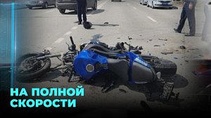 Мотоцикл разорвало на части после столкновения с кроссовером