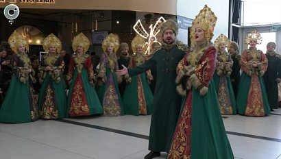 Аэропорт Толмачёво превратился в новогоднюю сказку