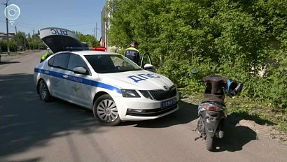 Гонка на выживание в Оби: полиция ловит подростков на мопедах