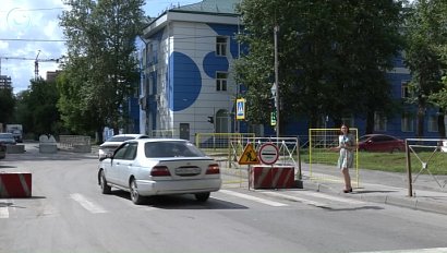 Энергетики перекрыли улицы в Новосибирске: транспортный коллапс на левом берегу