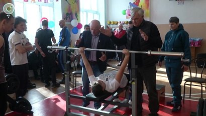 Пауэрлифтинг для людей с ментальными нарушениями: соревнования в Новосибирской области