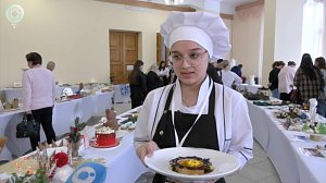 Конкурс кондитеров в Новосибирске удивил антигравитационными тортами и пряниками-самоварами