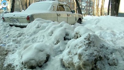 В зимний период новосибирские автомобилисты сталкиваются с проблемой нечищеных парковочных площадей