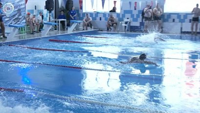 Соревнования по плаванию в Новосибирске объединили участников СВО и детей с ОВЗ