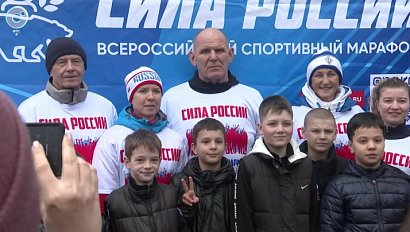 Новосибирцы начали день с зарядки с мастерами спорта