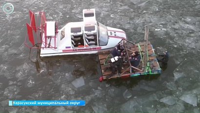 Старинный грузовик подняли со дна озера в Новосибирской области