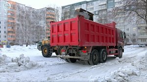 Специалисты борются с последствиями снегопадов в Новосибирске