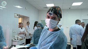 Студенты соревнуются в хирургическом мастерстве в Новосибирске