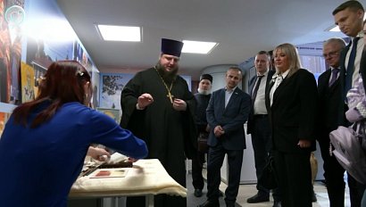 Межконфессиональная выставка "Возрождение. Вера. Семья. Отечество" открылась в Новосибирске