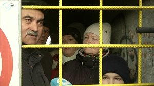 Переход через железнодорожные пути на Бердском шоссе закрыли решёткой