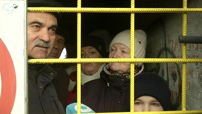 Переход через железнодорожные пути на Бердском шоссе закрыли решёткой