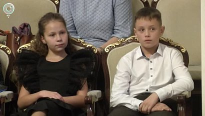 Одарённым детям вручили свидетельства стипендиатов губернатора Новосибирской области