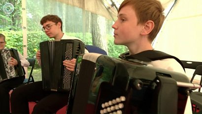 Молодёжь в образовательном парке Кошевого осваивает музыкальные навыки