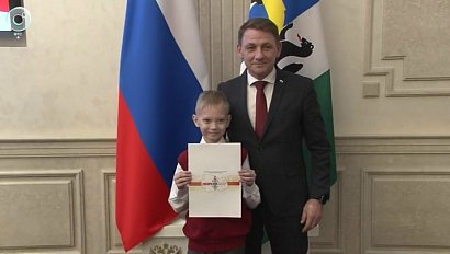 В Новосибирске наградили добровольцев со всего региона