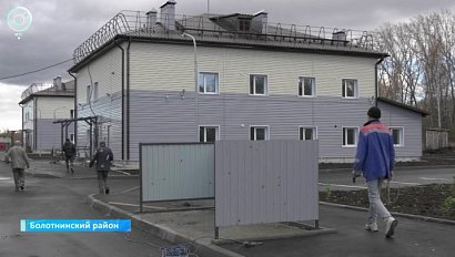 В Болотном завершают строительство четырёх домов для детей-сирот