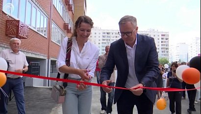 Ключи от долгостроя в Новосибирске вручили спустя 10 лет ожидания