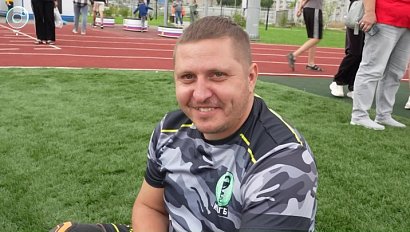 Современный стадион с тренажёрами и спортивными площадками открылся в Линёво