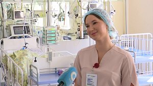 Мама и дочь работают в реанимации Новосибирской областной больницы