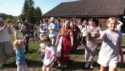 "Похороны мух" реконструировали в новосибирском Академгородке