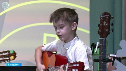 Гитаристы в Бердске поразили зрителей виртуозностью исполнения популярных мелодий
