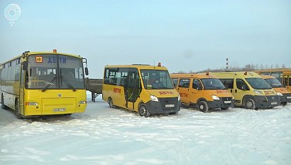 Техническое состояние школьных автобусов проверили в Новосибирске