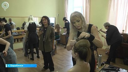 Парикмахеры и визажисты соревновались за "Золотой локон" в Барабинске