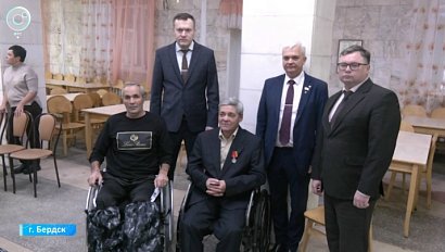 Участнику СВО вручили медаль Жукова за взятие Нью-Йорка