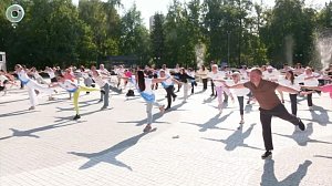 "Зарядка со стражем порядка" собрала молодёжь в Новосибирске