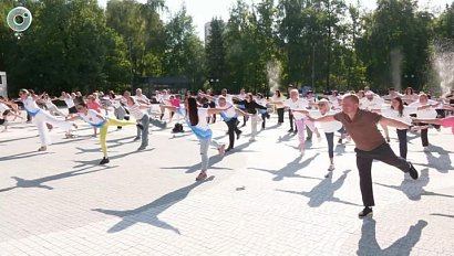 "Зарядка со стражем порядка" собрала молодёжь в Новосибирске