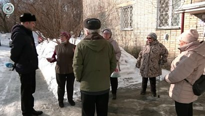 Авария на теплотрассе в Новосибирске заполнила квартиры паром