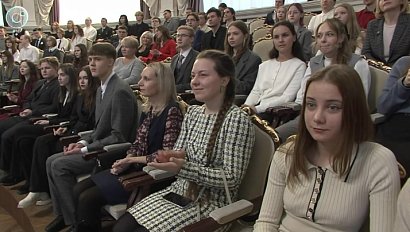 Почти двести студентов получили стипендии от губернатора и правительства Новосибирской области
