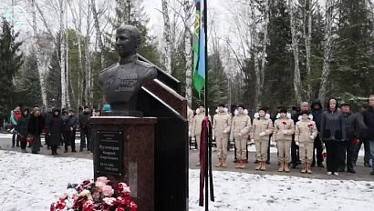 Память погибшего на СВО бойца Андрея Кузнецова увековечили в Новосибирской области