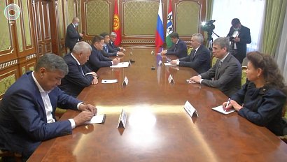 Андрей Травников провёл рабочую встречу с председателем Жогорку Кенеша Киргизии Талантом Мамытовым